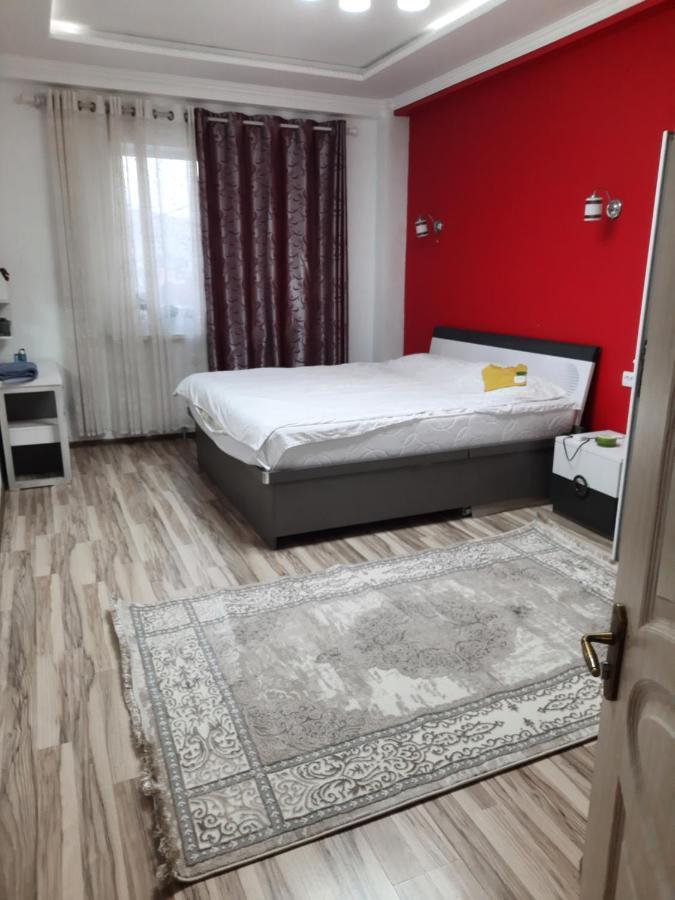 Diplomat Apartments Bishkek Esterno foto