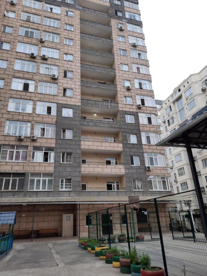 Diplomat Apartments Bishkek Esterno foto