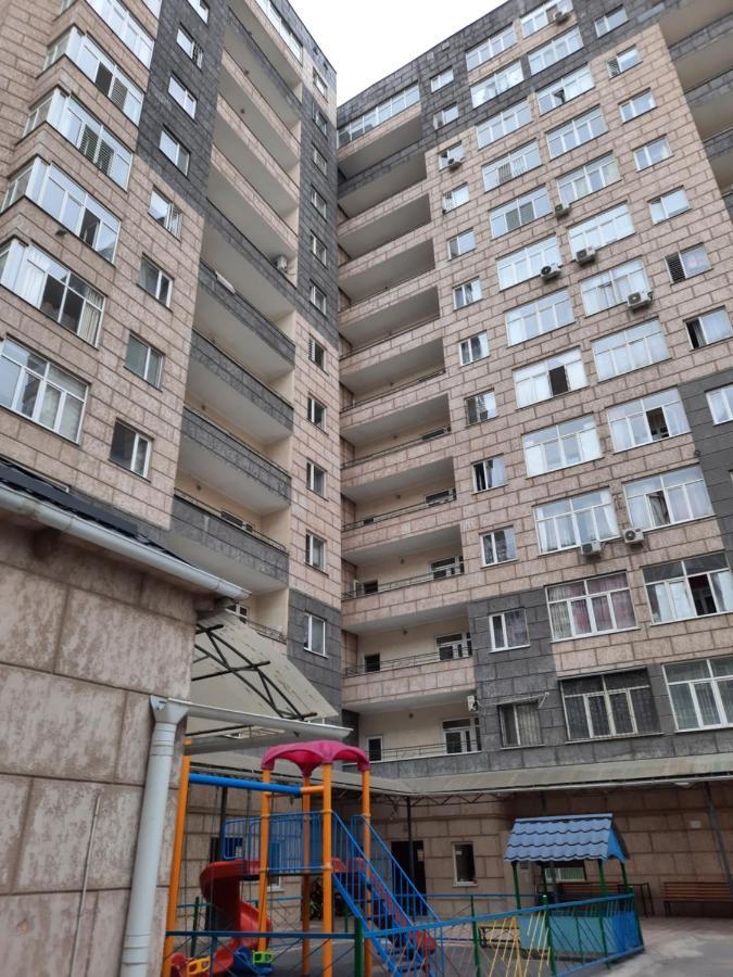 Diplomat Apartments Bishkek Esterno foto