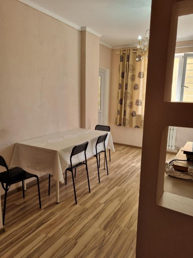 Diplomat Apartments Bishkek Esterno foto