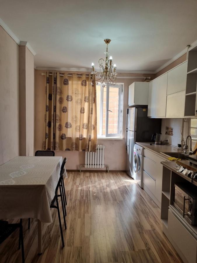 Diplomat Apartments Bishkek Esterno foto